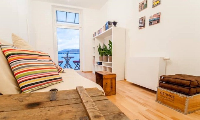 Lend Apartment | 2 room old building apartment with balcony