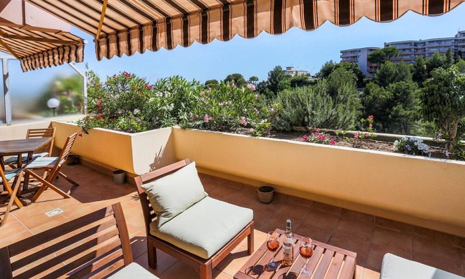 Fabron Apartment | 2 rooms air-conditioned, big terrace seen sea and greenery, swimming pool