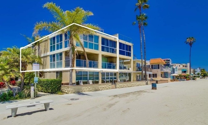 Central Mission Beach House | 2 SidexSide Townhomes * 4 Patios * A/C * Multi Level
