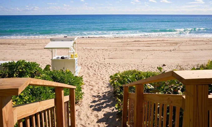 Hillsboro Beach House | 2 Spacious and Modern Units! Pets Allowed, Parking, Pool! Close to Mizner Park!