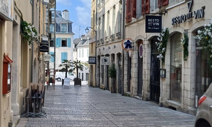 Centre Ville Apartment | 2 steps from the Château - Nice studio