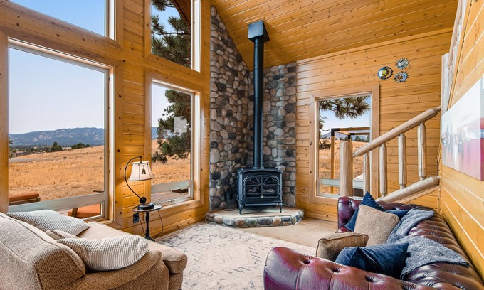 Cle Elum House | 2-story house + loft w/deck, private hot tub, mountain views, secluded location