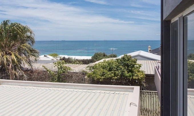 Cottesloe House | 2 story house with beautiful ocean views from the balcony. Free WIFI & Parking.