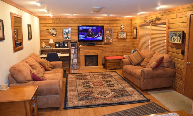 Grand Rivers Cabin | 2-story rustic log cabin on 11 acres at Grand Rivers between Barkley and Ky Lake