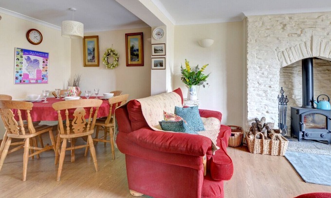 Margam House | 2 Tan-yr-Eglwys - Three Bedroom House, Sleeps 5