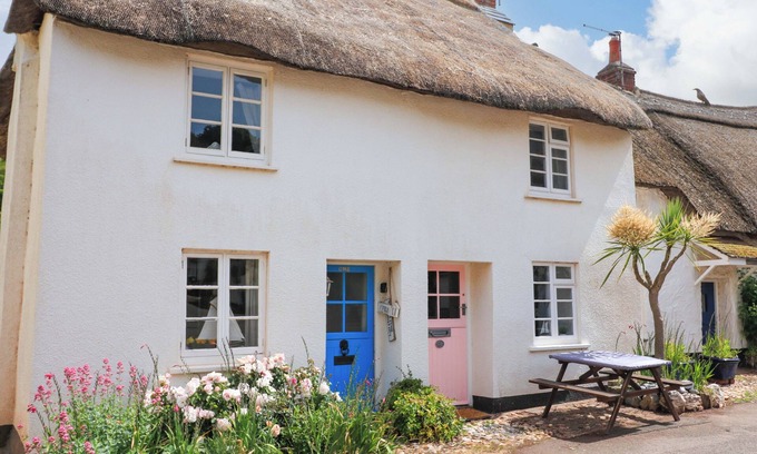 Hope-Cove Cottage | 2 THE SQUARE, pet friendly, character holiday cottage in Hope Cove