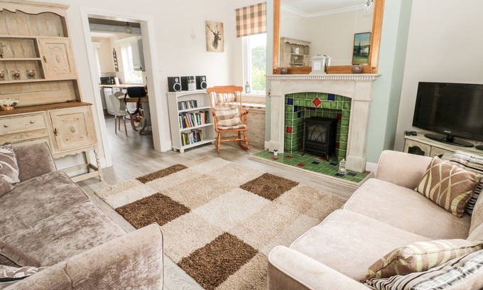 Ashington House | 2 THOMPSONS BUILDINGS, pet friendly, with a garden in Morpeth