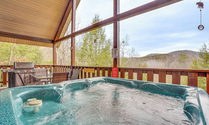 Gatlinburg - Pigeon Forge Cabin | 2-Tier Deck & Hot Tub: Quiet Sevierville Cabin