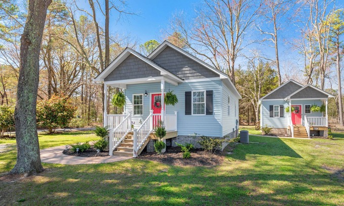 Deltaville House | 2 Tiny Houses, 2BR House & 1BR/Studio GuestHouse