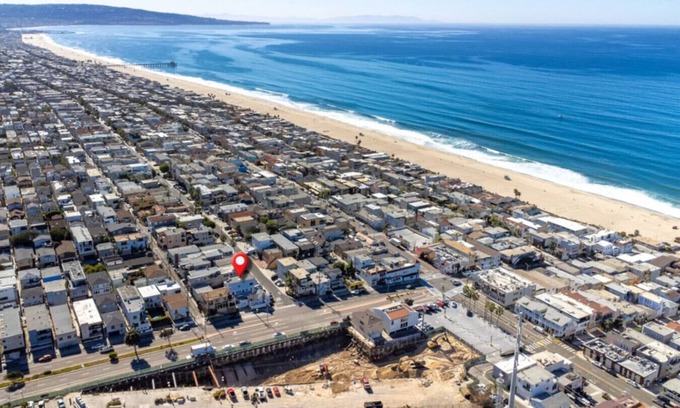 El Porto House | 2 Units - 2 Blocks2Beach - Ocean Views - PoolTable