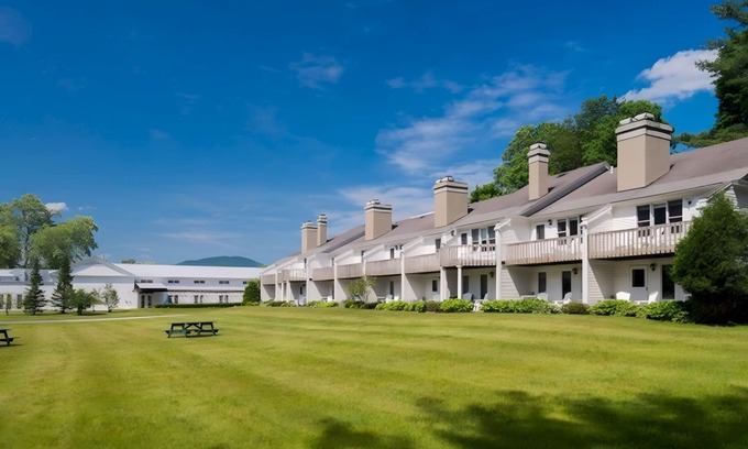 Manchester House | 2 Units Mountain Retreat w/Golf, Spa, Heated Pool | Hiking & Minutes to Bromley