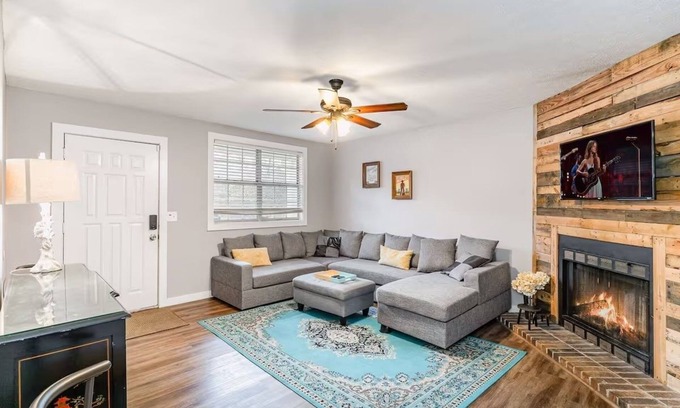 Nashville Condo | 2 Units - Sleeps 16 - Mins. to Downtown/Airport