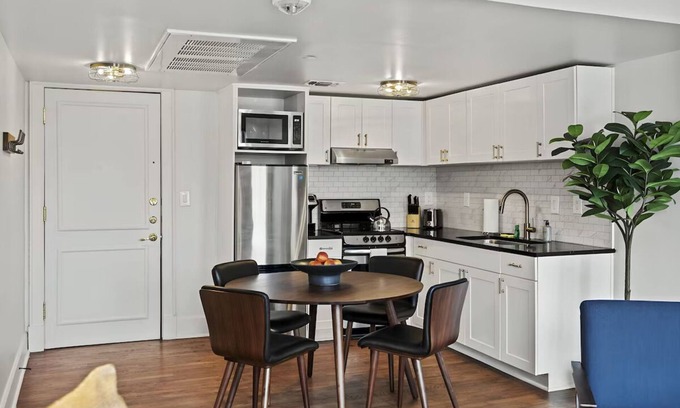 Downtown San Antonio Apartment | 2 Units | Stay by River Walk | Comfort & Convenience for Foodies and Explorers