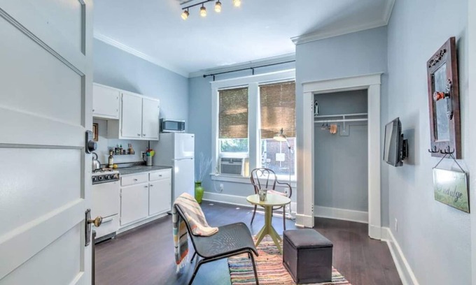 Central Midtown Apartment | #2 · Unwind and Relax in a Historic Midtown property
