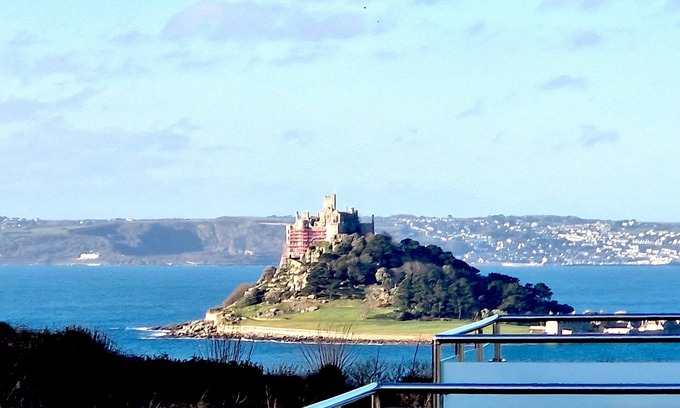 Marazion House | 2 x 3 Bedroom houses side by side quiet peaceful location , Amazing views.