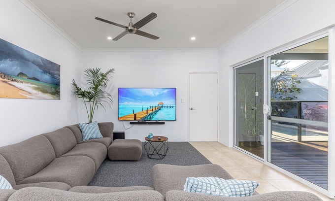 Hillarys House | 20% Discount 75” TVs Long Stay Comfort Perfect for Relocations