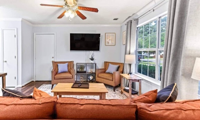 Savannah House | 20 Mins from the Airport- Sunny Soling Hideaway