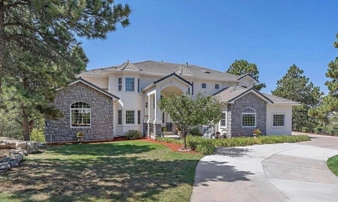 Larkspur House | 20 Minutes from the Air Force Academy! Come stay at a Colorado Ranch!