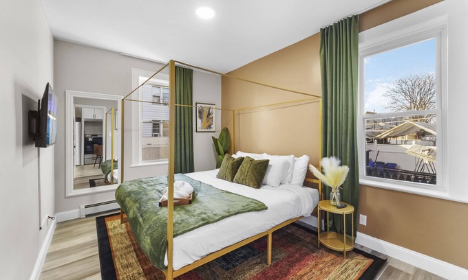 Ampere Apartment | 20%Off King bd Save on 3Day+ Stays 30 Min to NY