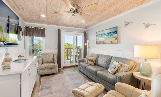 Morehead City Apartment | 20% Off~ Oceanfront Condo~ Pools