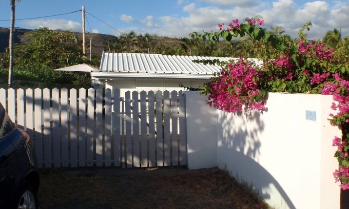 St Gilles-les-Bains House | 200 m from the lagoon, pretty F2/3 with outdoor space in a quiet area