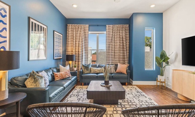 Hillsboro West End Apartment | 2001 Convent Pl #5 Nashville TN 37212 (Jon & Alon) - Walk to Vanderbilt & Belmont with Garage & Rooftop Deck