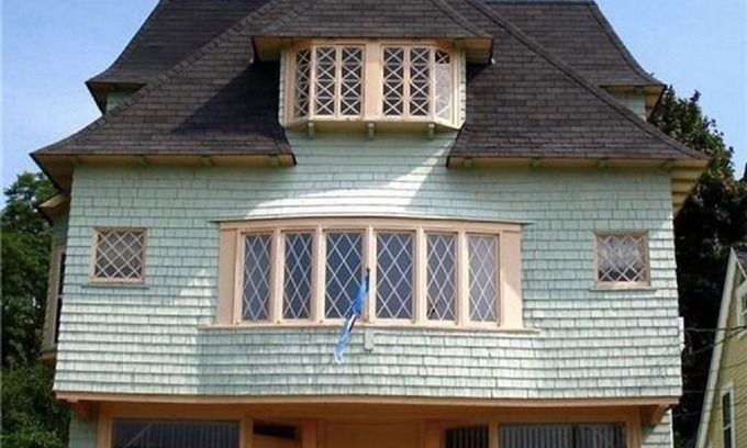 York Harbor House | 2021 Reno! Sleep 16. The 1854 Telegraph Co. House Open to Public for First Time!