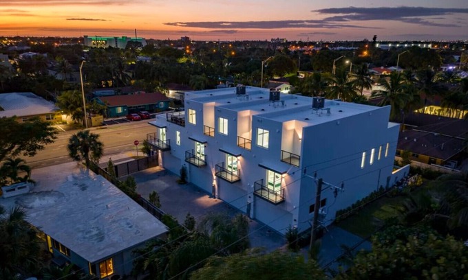Lake Ridge House | 2023 Luxe NEW Modern Home with Pool
