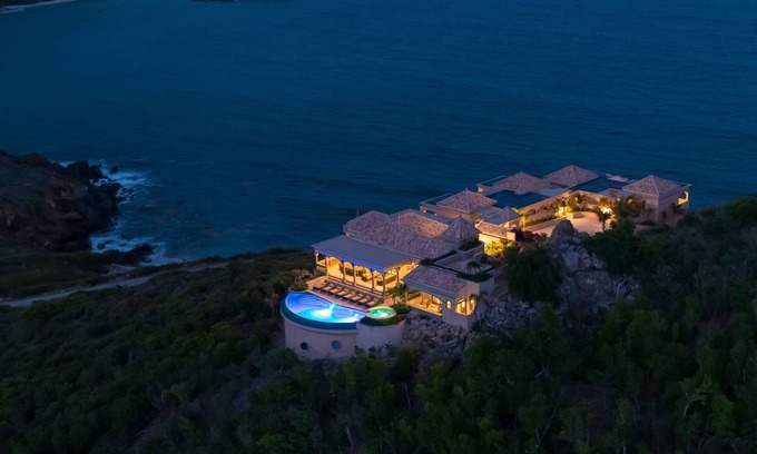 Ditleff Point Villa | 2024 Winner Vrbo's Vacation Rental of the Year: Villa Cin Cin!