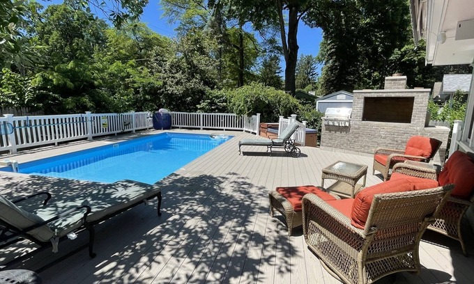 Union Pier House | 2026 Open Private heated pool hot tub large deck blocks to Berrien beach