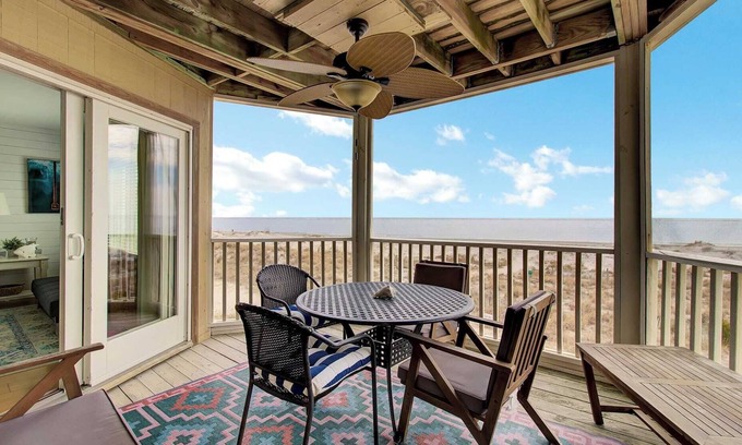 Isle of Palms Apartment | 204 B Port O Call by Avantstay Beachfront Condo!
