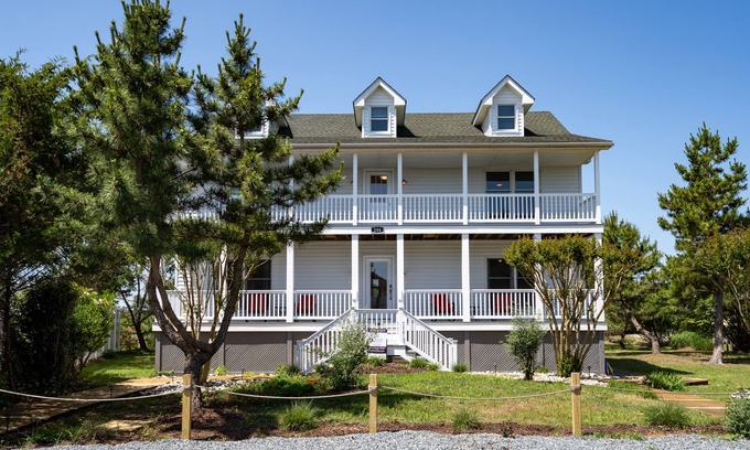 Lewes House | 206 Massachusetts - NEWLY LISTED! Renovated in 2022. Amazing location!