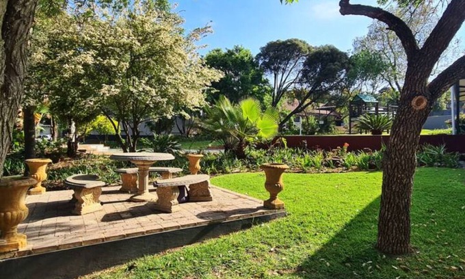 Greater Johannesburg Metropolitan Area Cabin | 207 Main Ave