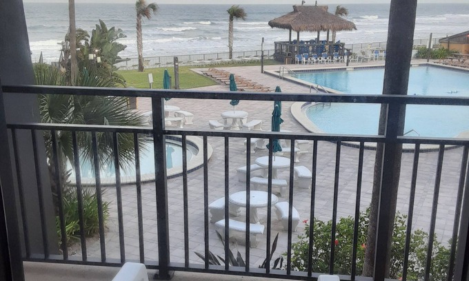 Bridgeport Heights Apartment | 209Hawaiian Inn Studio Unit Beach Front. Sleeps 4