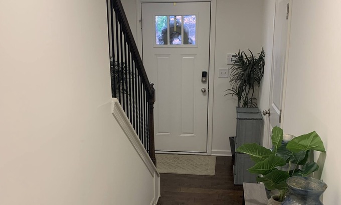Atlanta House | 20mins from Downtown: Private Bedroom in Cozy Lux Townhome