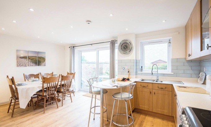 Wrentham Apartment | 21 Chapel Road, Wrentham