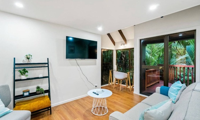Titirangi Apartment | 21 Kaurimu Rise, Titirangi, Auckland 0604