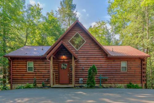 Hidden Hills House | 22 in Gatlinburg! Free tickets to Dollywood & more! Resort Pool