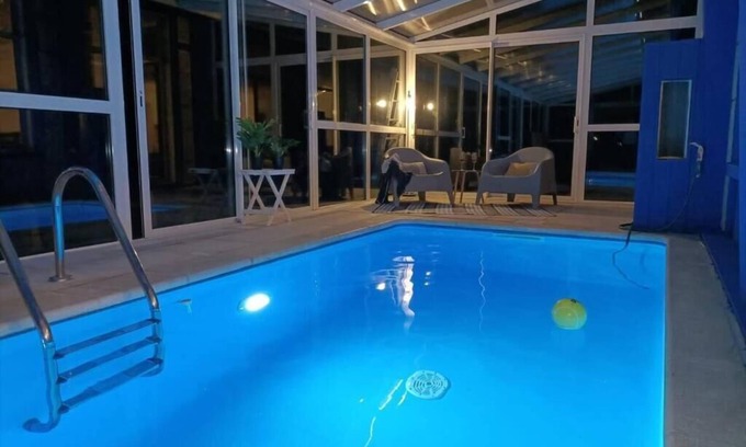 Vire House | 220m2 house with indoor pool heated to 28C