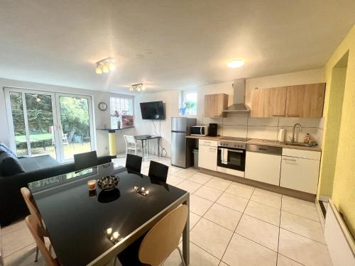 Korb Apartment | 22A Große Wohnung mit Terrasse und Smart TV