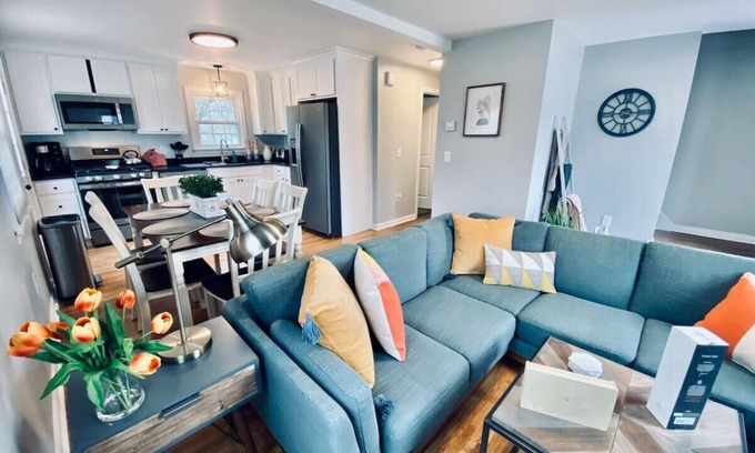 Southington Apartment | #23 *COMFORT & LUXURY* 3 BR/2 BA House