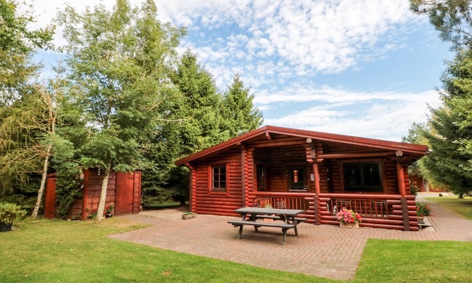 Morpeth Cottage | 23 LAKESIDE DRIVE, pet friendly, country holiday cottage in Felton