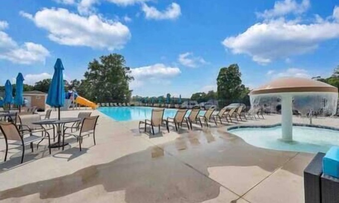 Smith Mountain Lake Apartment | #2300 Pointe - Studio Suite at Mariners SML