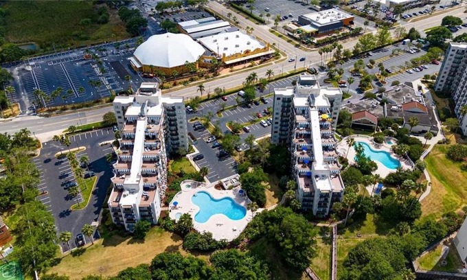 Southwest Orlando Apartment | 2301-2-CD-Enclave Skyline condo Near Universal