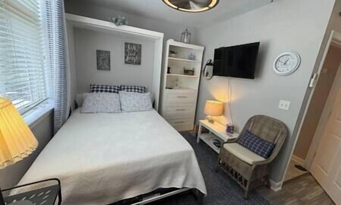 Smith Mountain Lake Apartment | #2301 Pointe Mariners Studio