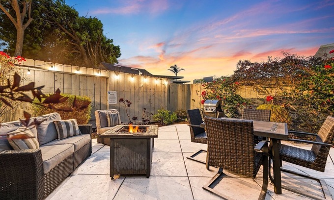 Pierpont Bay House | 25%Off Oct 16-19! Steps To Sand, Beautiful Patio