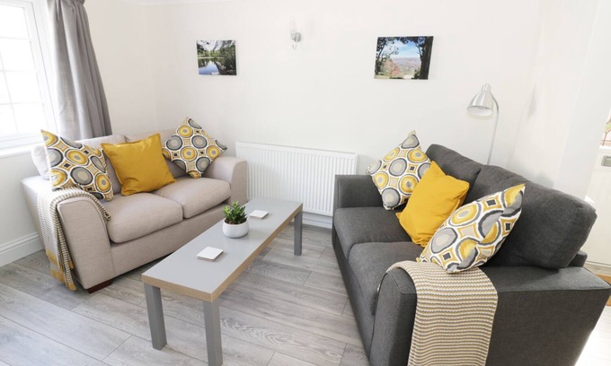 City Centre Cottage | 25 SHAKESPEARE STREET, family friendly in Stratford-Upon-Avon