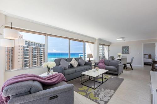 Waikiki Apartment | 26 FREE Parking Ocean Front 2br-Waikiki Ala Moana