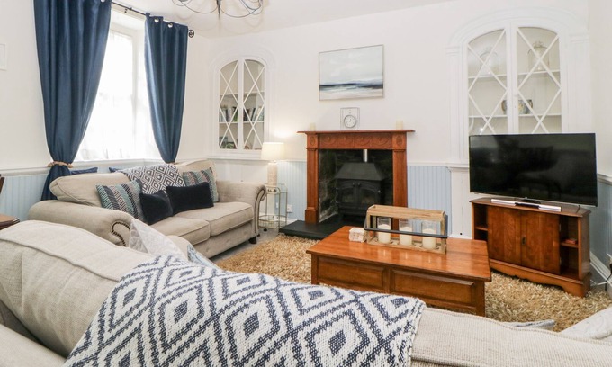 Tavistock Cottage | 26 KING STREET, pet friendly, with open fire in Tavistock