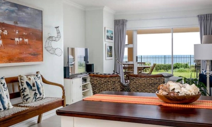 Illovo Beach Apartment | 26 La Mer - Beautiful sea view ground floor